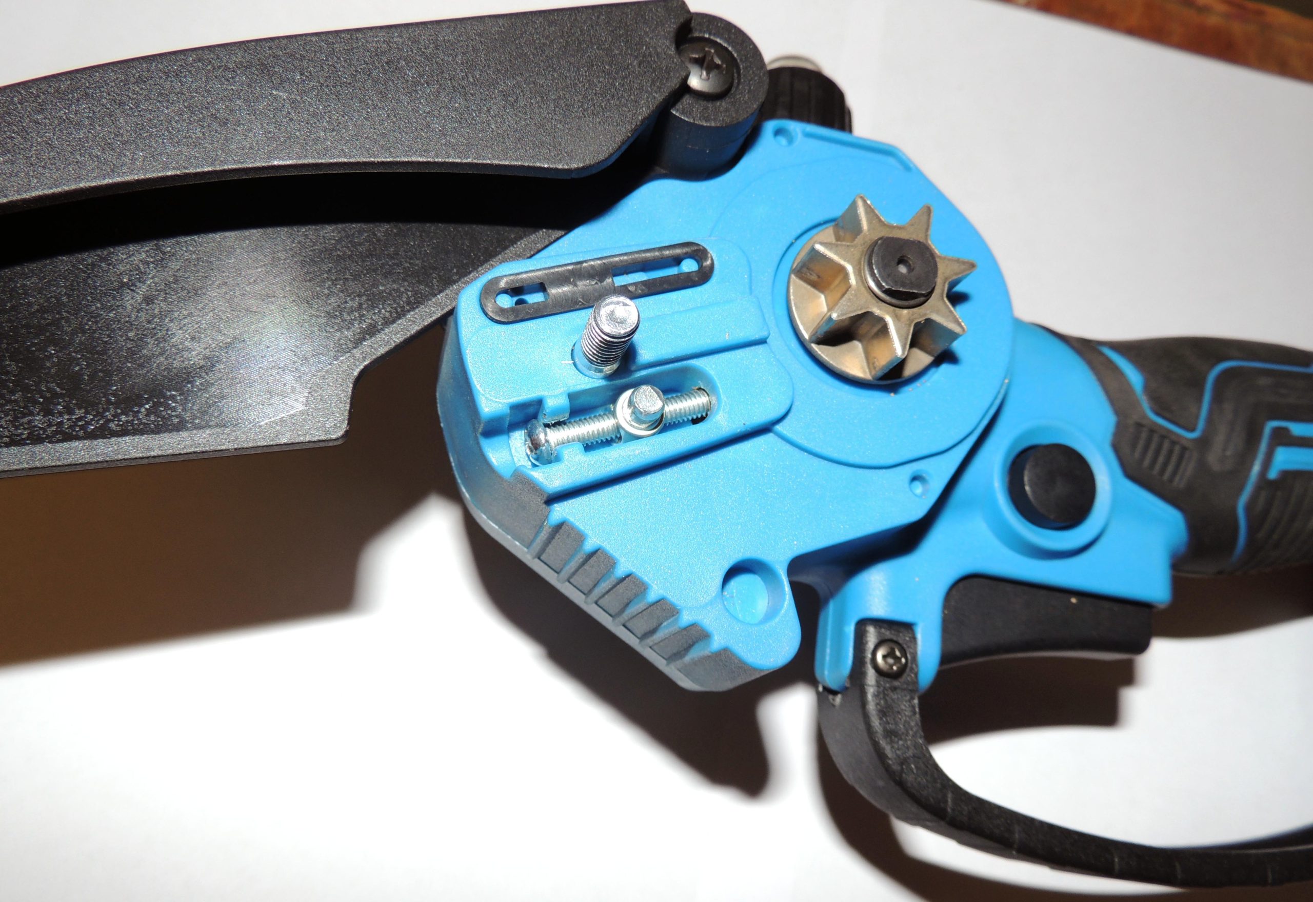 Акумуляторна ланцюгова пилка REDBO ACS -18/8 BL - Зображення 16