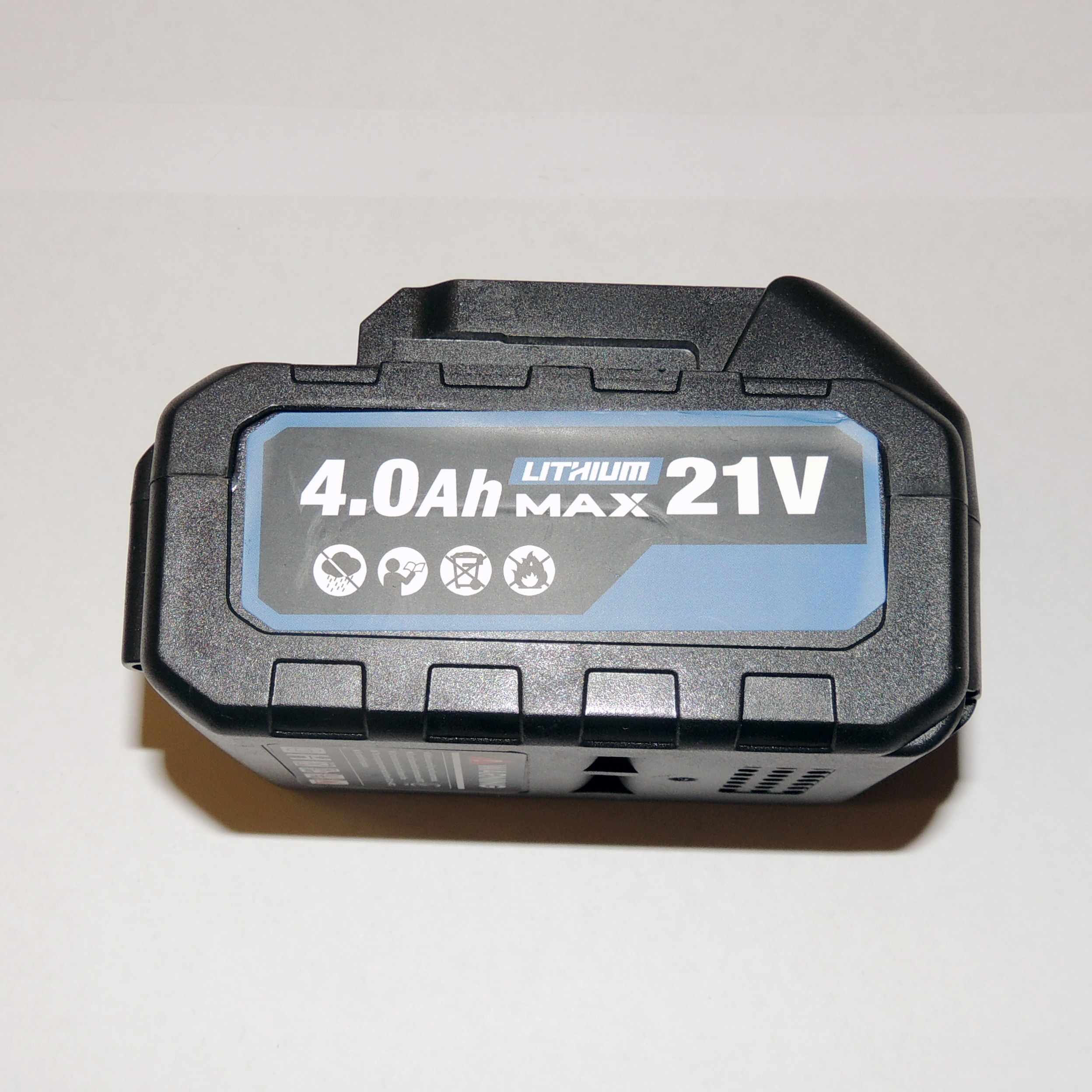 Акумуляторна ланцюгова пилка REDBO ACS -18/8 BL - Зображення 10